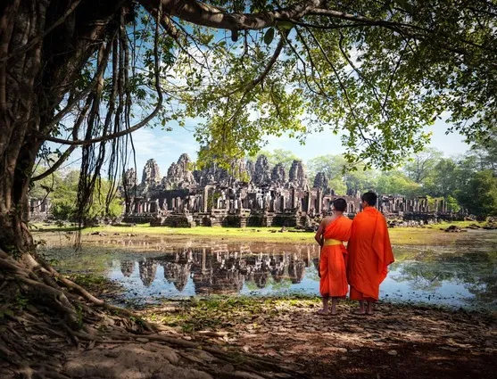 Monges Angkor Wat, Camboja